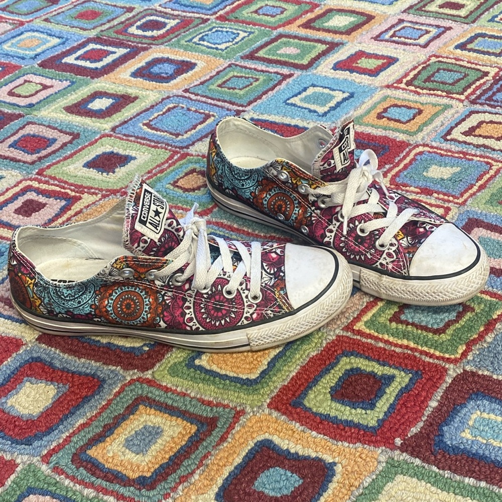 Converse colorful Mandala print